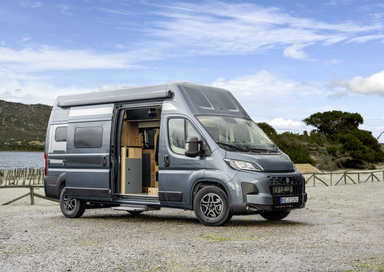 Dexter 595 von außen